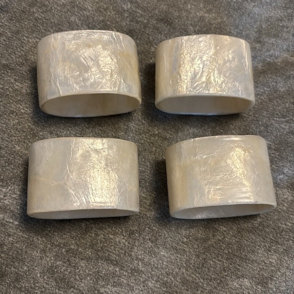 SET OF FOUR Capiz shell napkin rings Elegant Pearlesque Napkin Rings Set cream - Picture 3 of 10